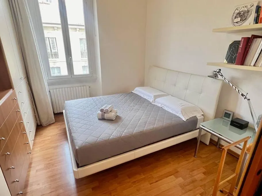 Cosy Penthouse Milano Centro Apartment